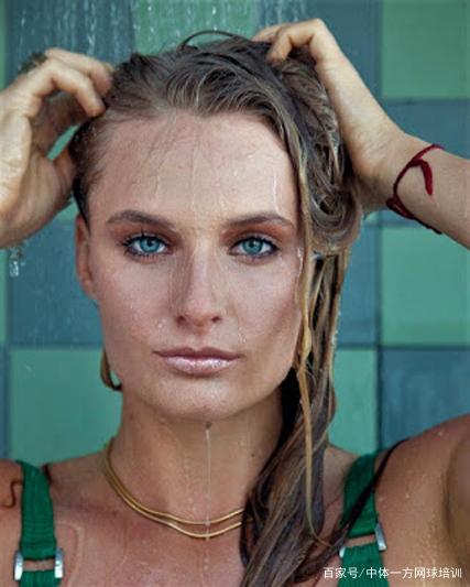 紧逼萨拉赫 紧逼萨拉赫